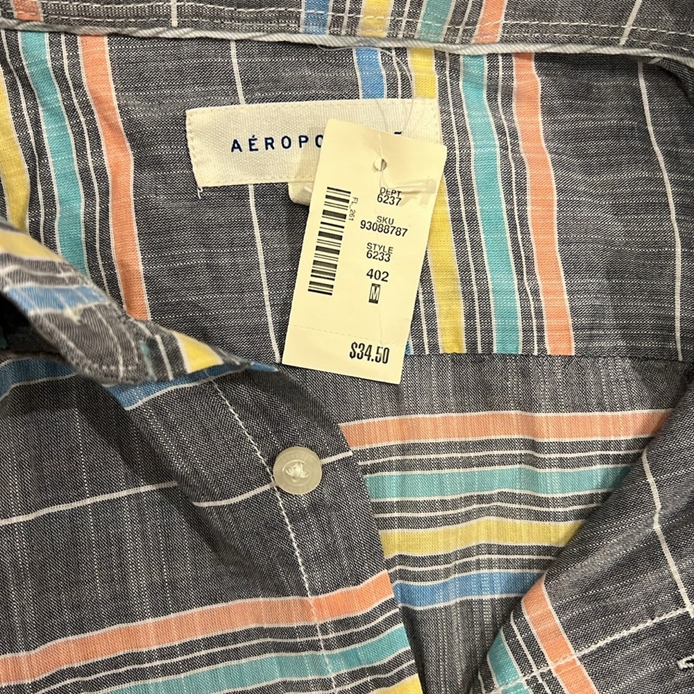 Short sleek button up - Picture 3 of 4